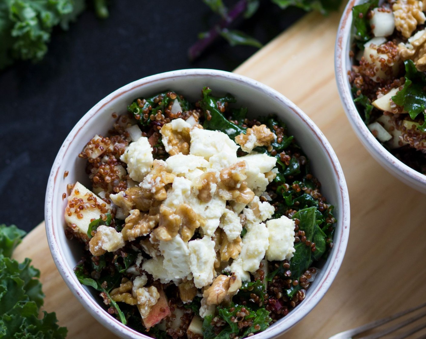 Quinoa-Kale Salat mit Apfel und Feta