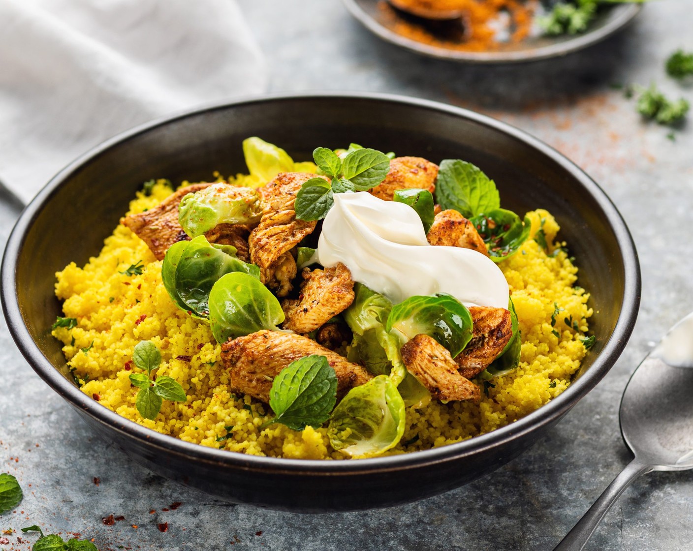 Orientalischer Couscous mit Poulet und Rosenkohl