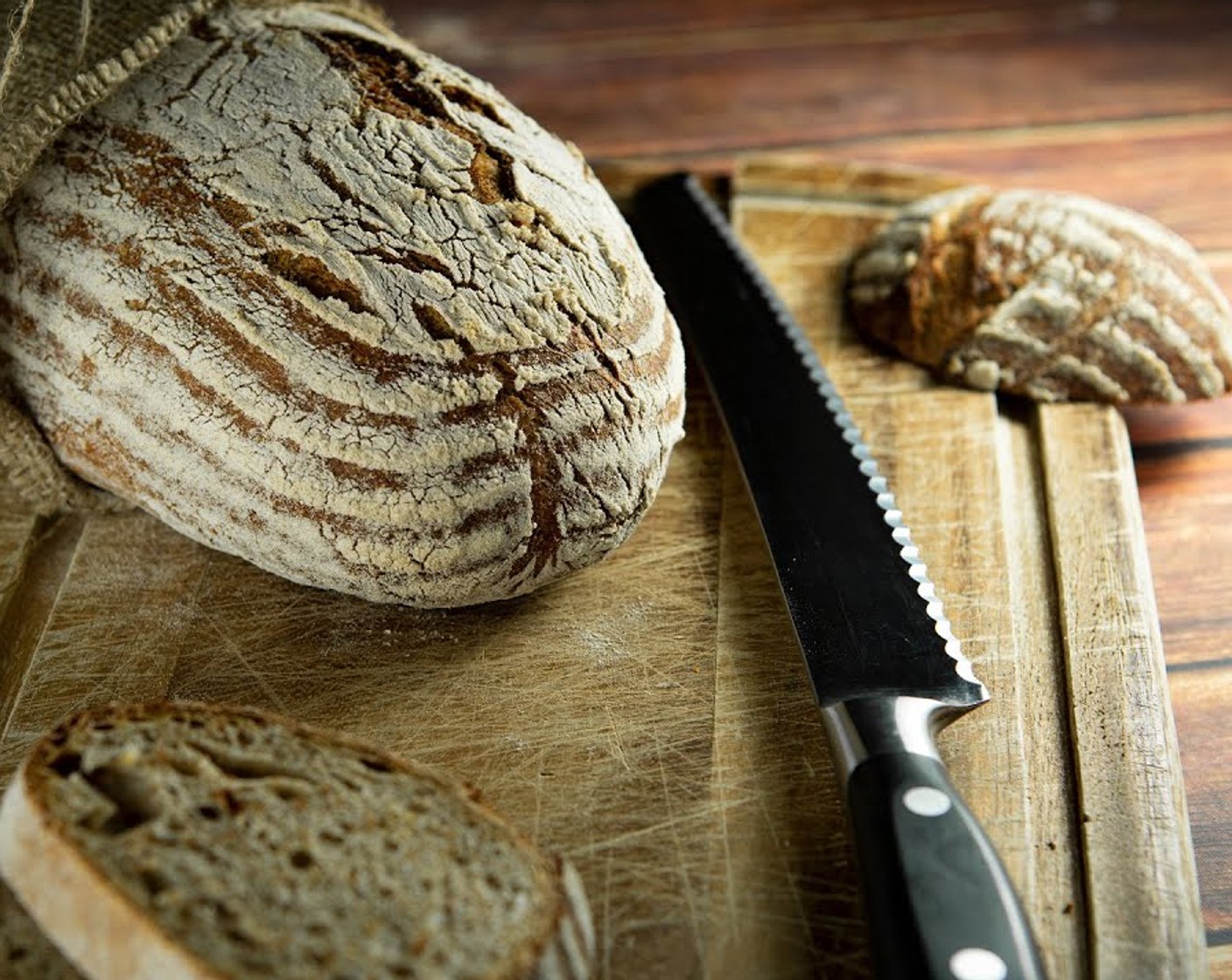 Mischbrot mit Roggenvollkornmehl, Sauerteig und Hefe