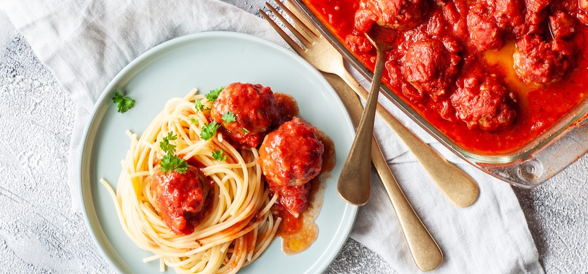 Pasta mit Hackfleischbällchen an Tomatensauce | So gut