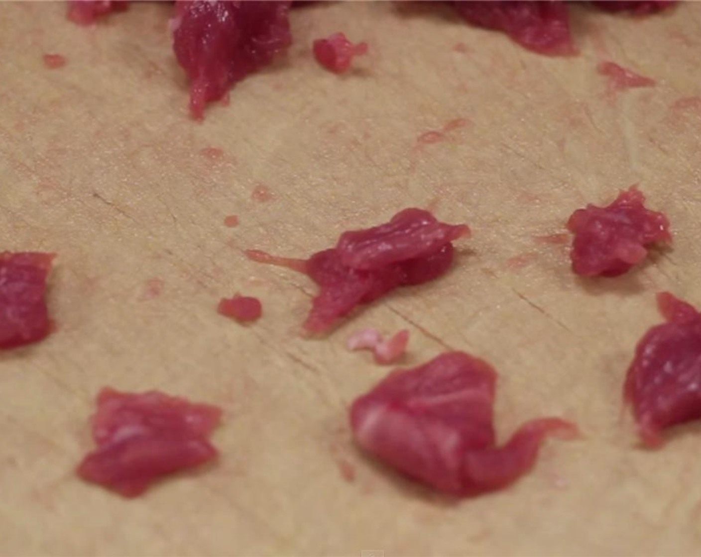 Schritt 4 Fleisch (285 g) in etwa 3 cm Würfel oder kleiner schneiden.
