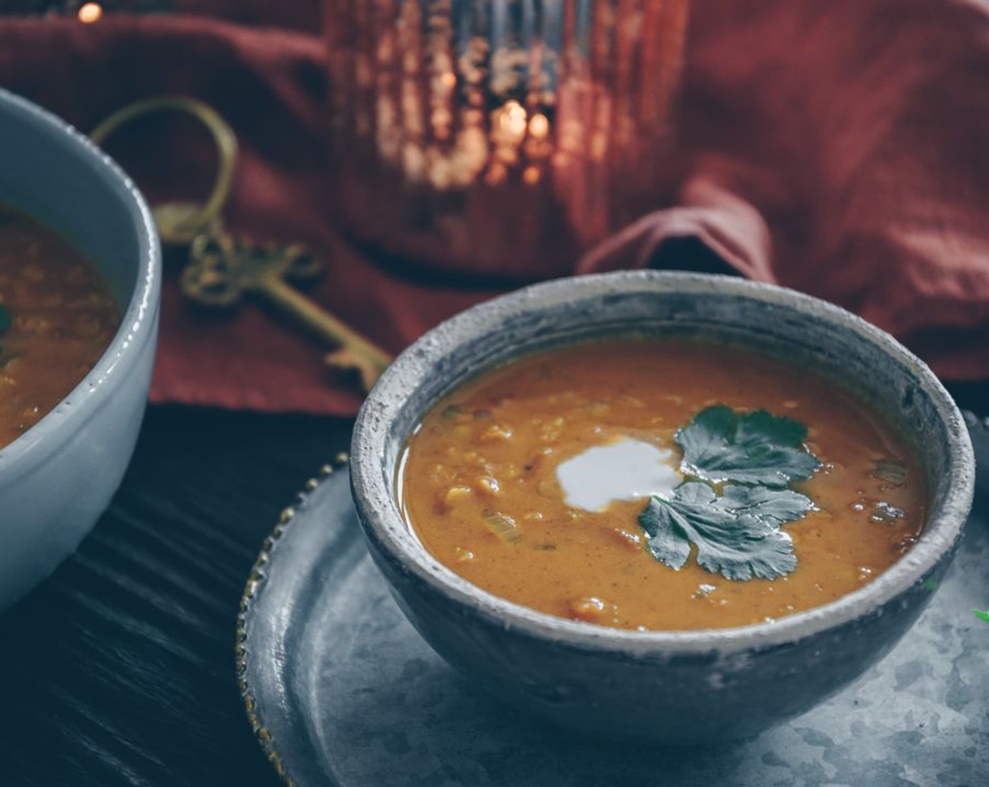 Vegane Linsen-Tomatensuppe mit Kokosmilch