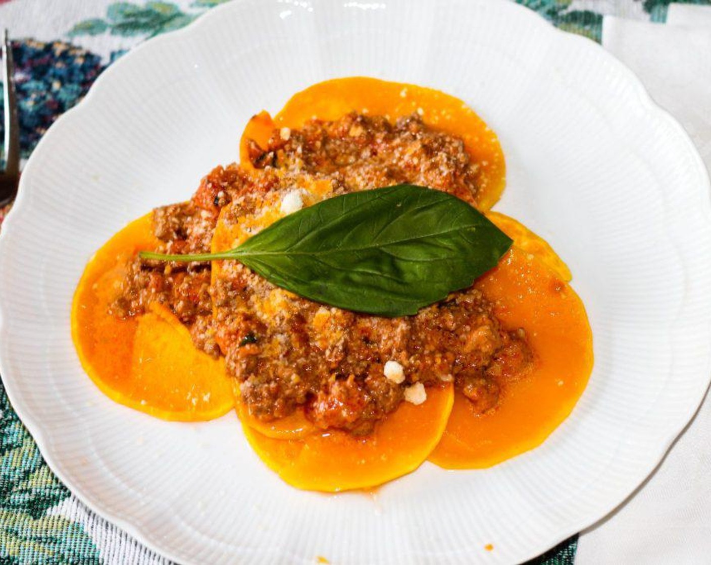Gegrillte Kürbis-Taler mit Tomaten-Bolognese Sauce