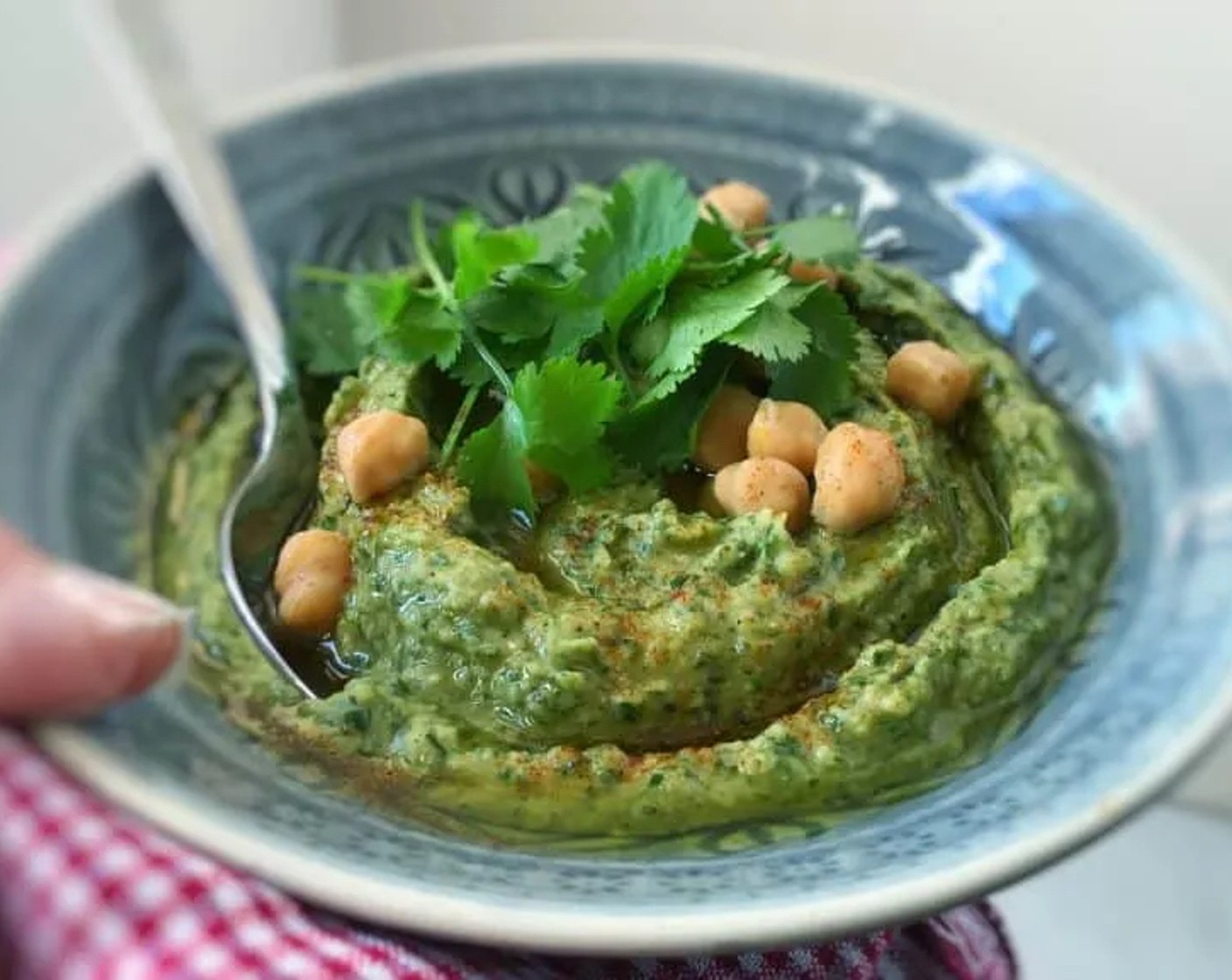Cremiger Koriander-Hummus