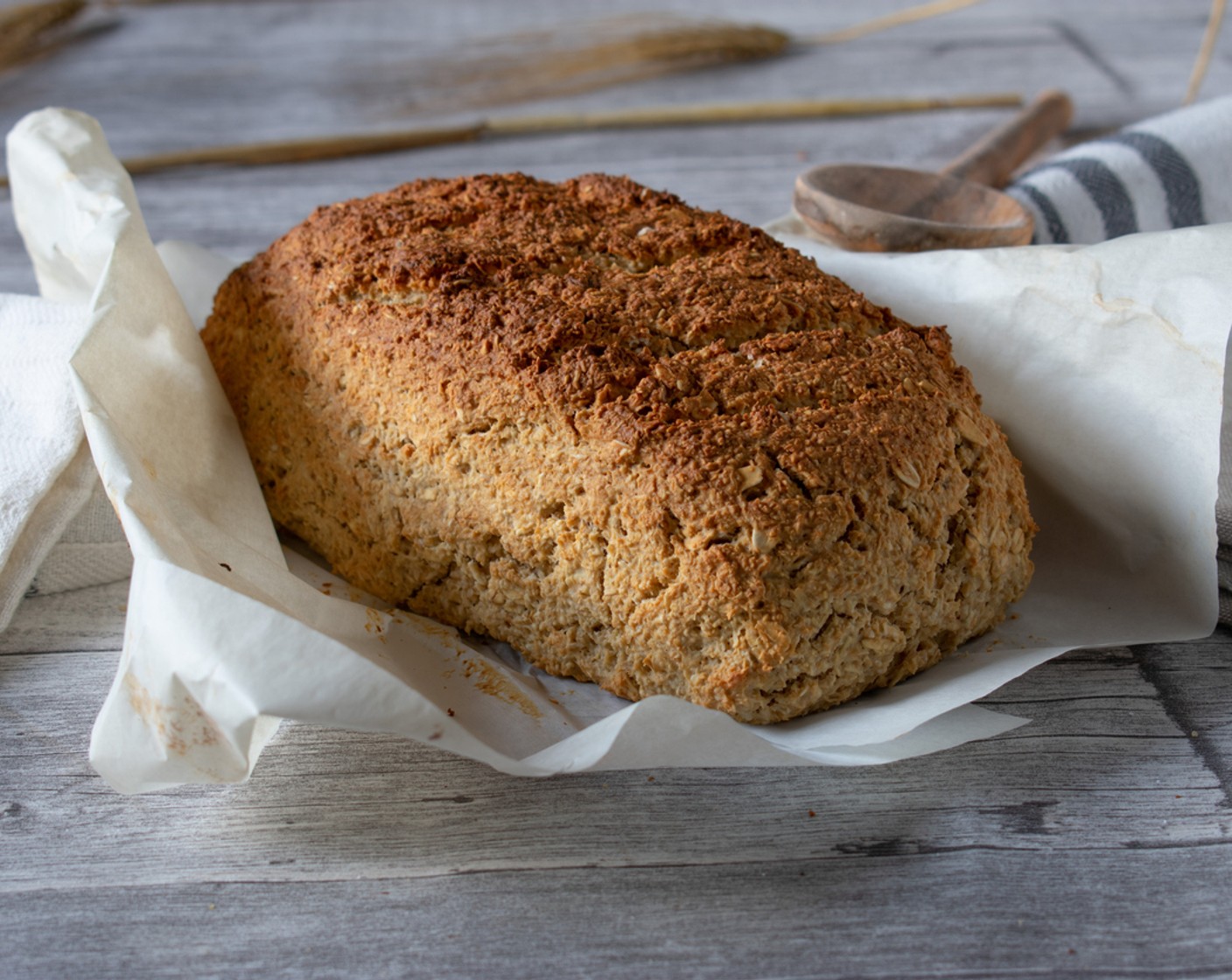 Schritt 4 Nach der Gärzeit das Brot in den vorgeheizten Ofen schieben und bei 200 °C Heissluft für 35 Minuten goldbraun backen.