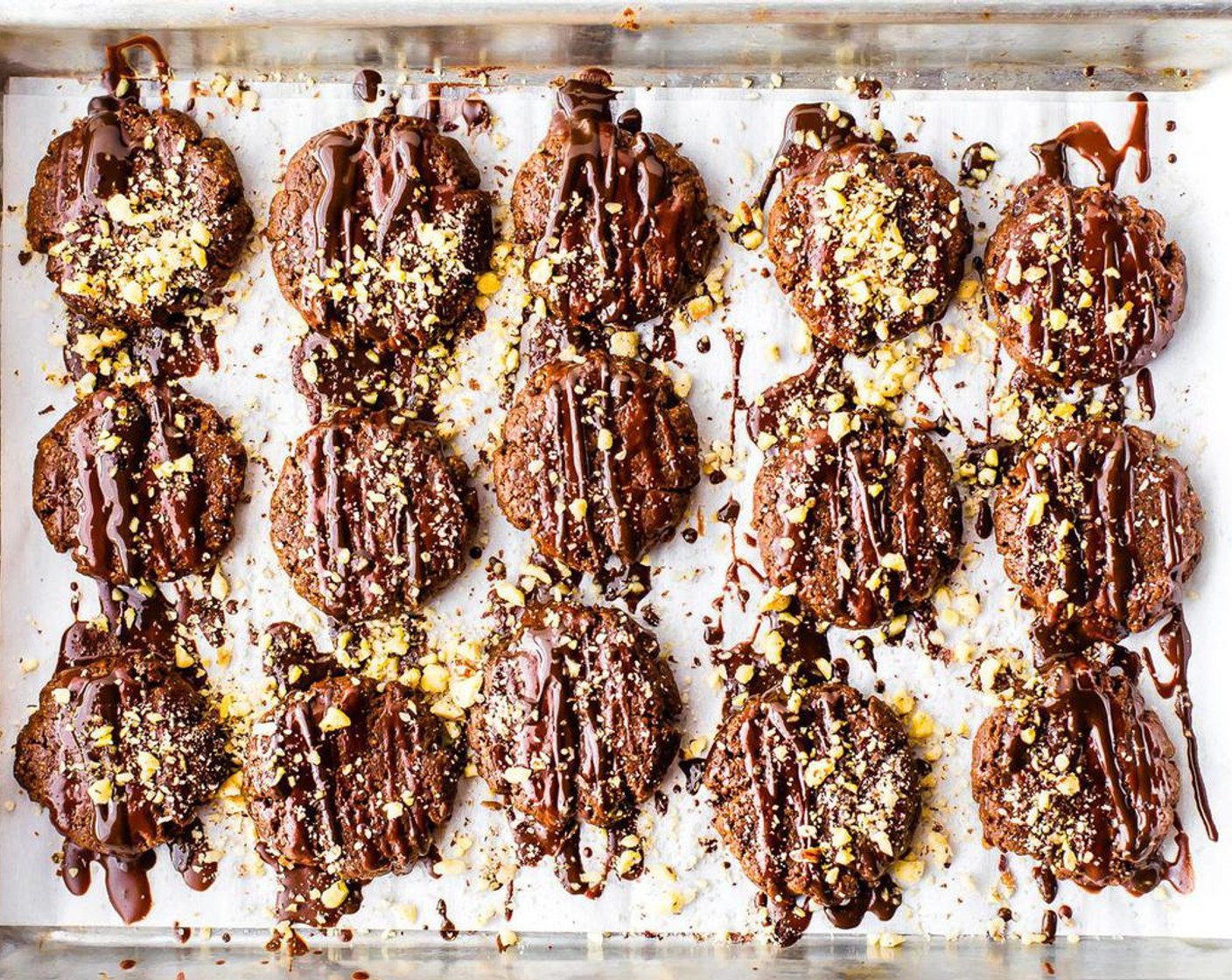 Frühstücks-Haselnuss-Protein Cookies mit dunkler Schokolade