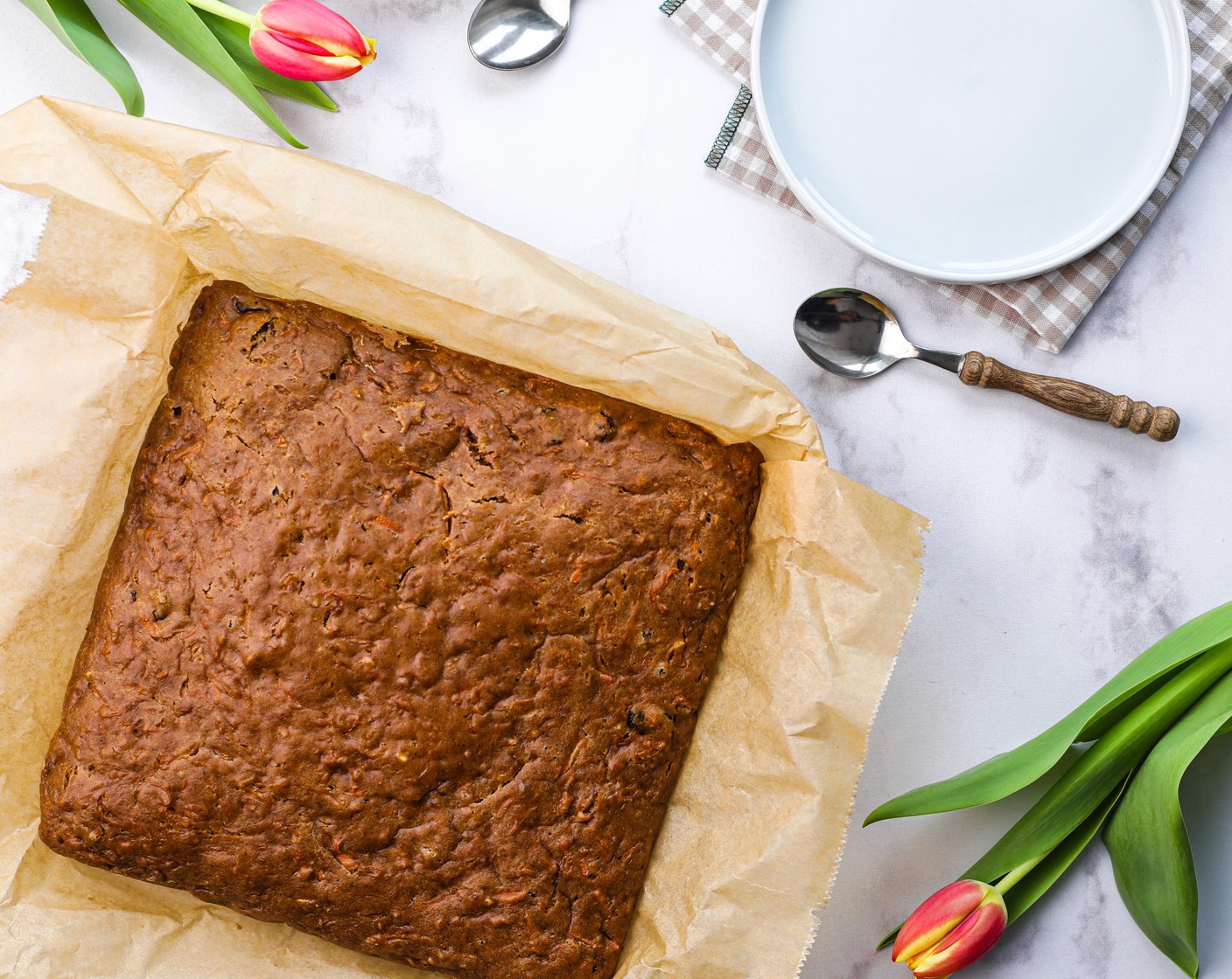 Schritt 6 Lasse den Kuchen mindestens 2 Stunden abkühlen, bevor du ihn mit der Schlagsahne toppst.