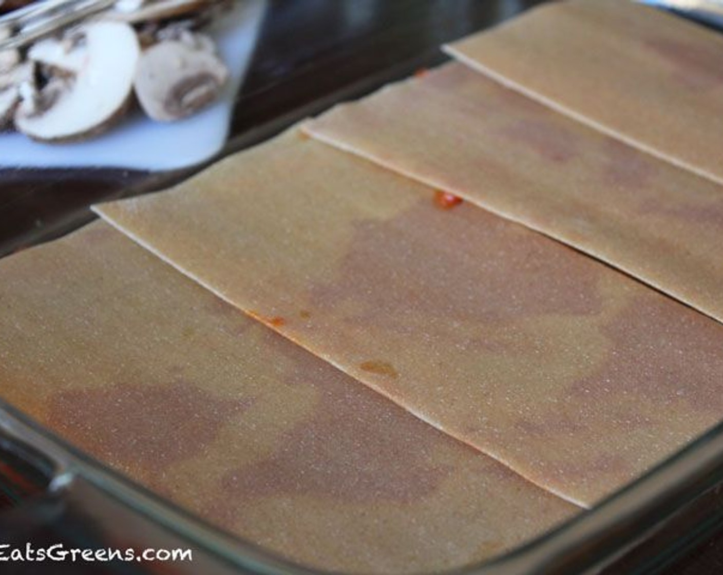 Schritt 7 4 Lasagneplatte (1 Pck.) auf die Sauce legen und die Hälfte der Mischung auf den Platten verteilen.