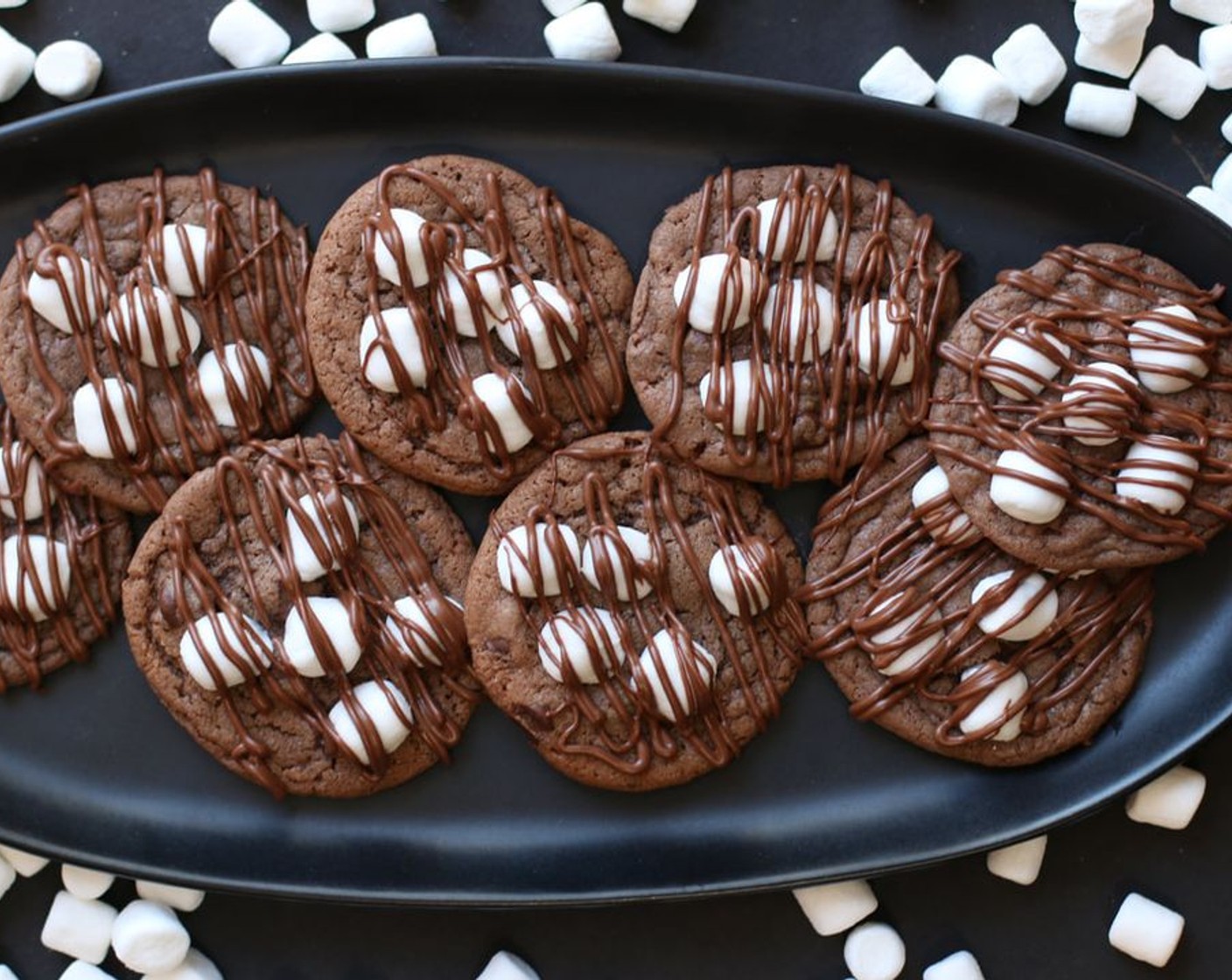 Schokoladen-Cookies mit Marshmallows