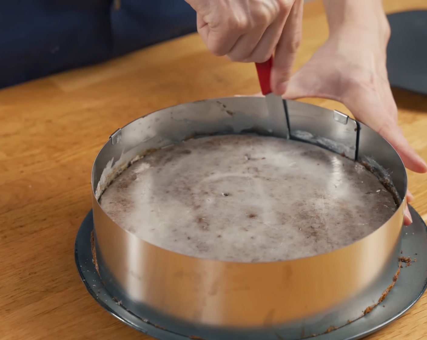 Schritt 16 Den Kuchen gut auskühlen lassen und erst dann ausformen.