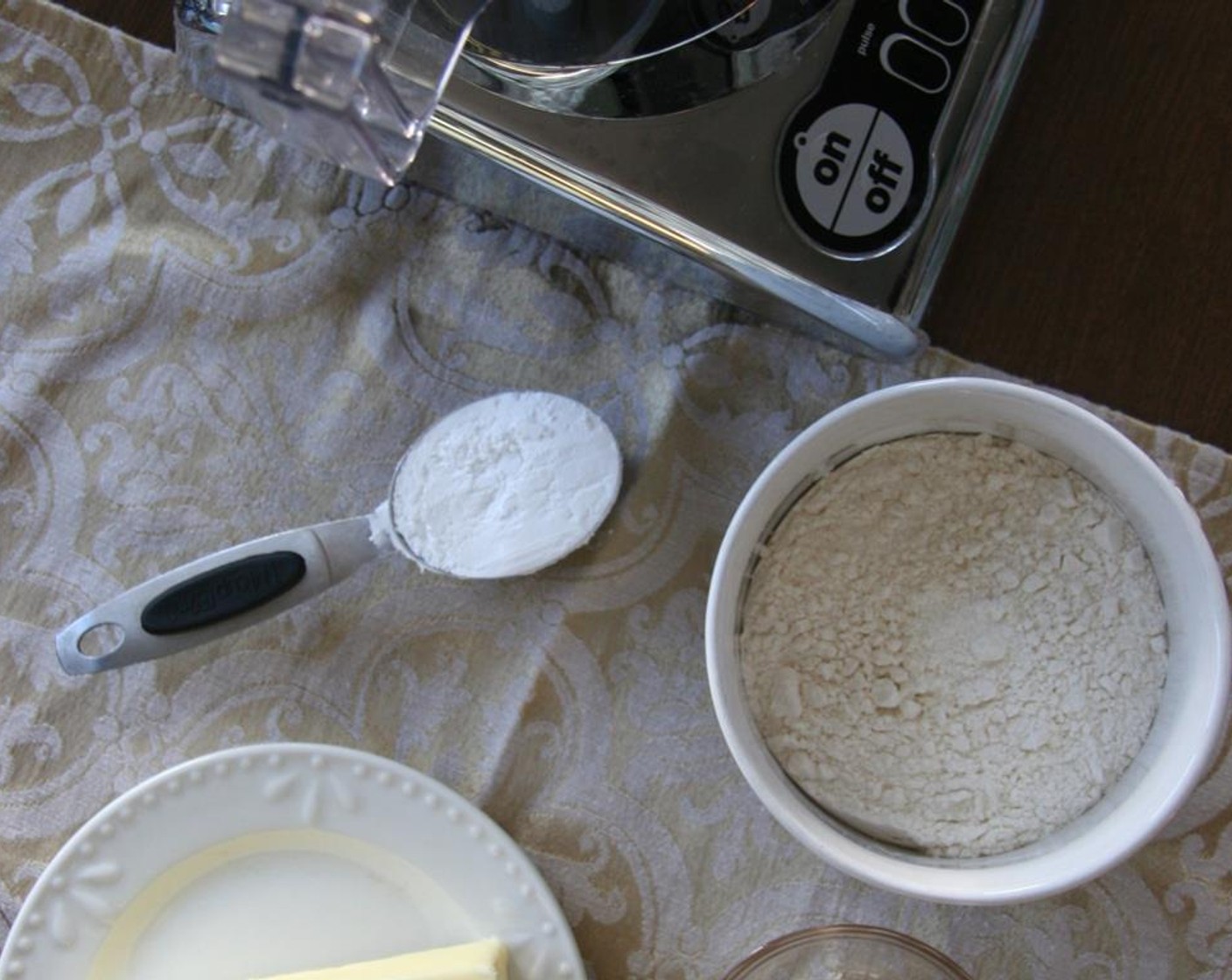 Schritt 2 Butter (120 ml), Puderzucker (4 Esslöffel) und Vanille-Extrakt (nach Bedarf) in einer grossen Schüssel mischen.