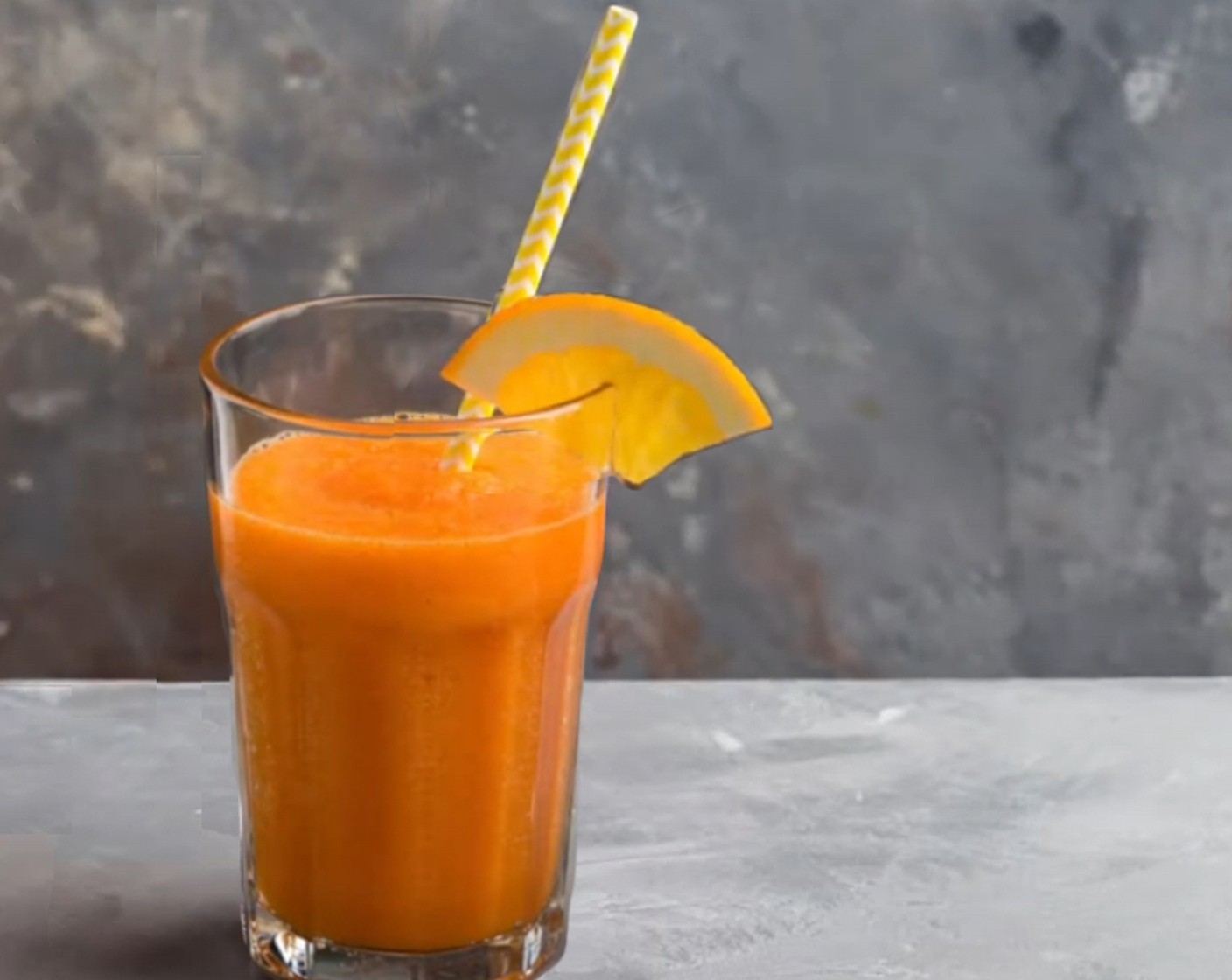 Scharfe Vitamin Bombe - Karotten-Orangen Smoothie mit Tumeric