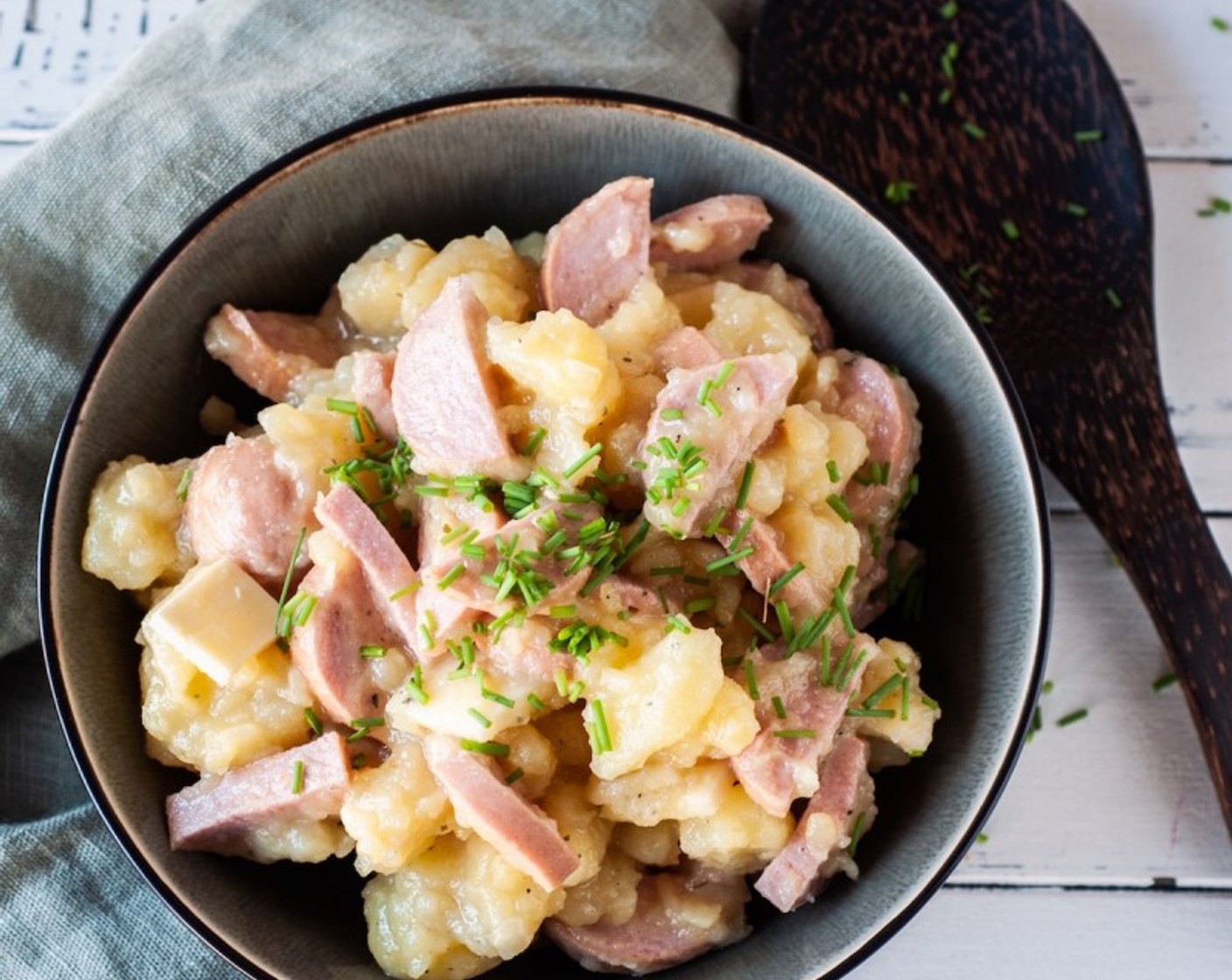 Klassischer Kartoffel-Wurst-Käse Salat