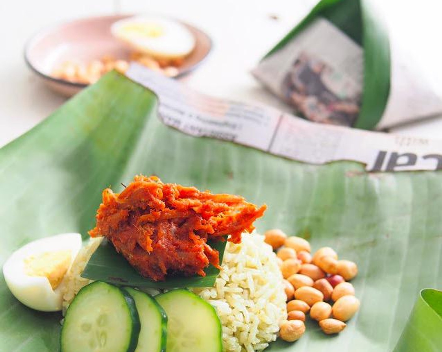 Kokosnuss-Reis mit Chili-Sardellenpaste und Ei (Nasi Lemak Bungkus ...