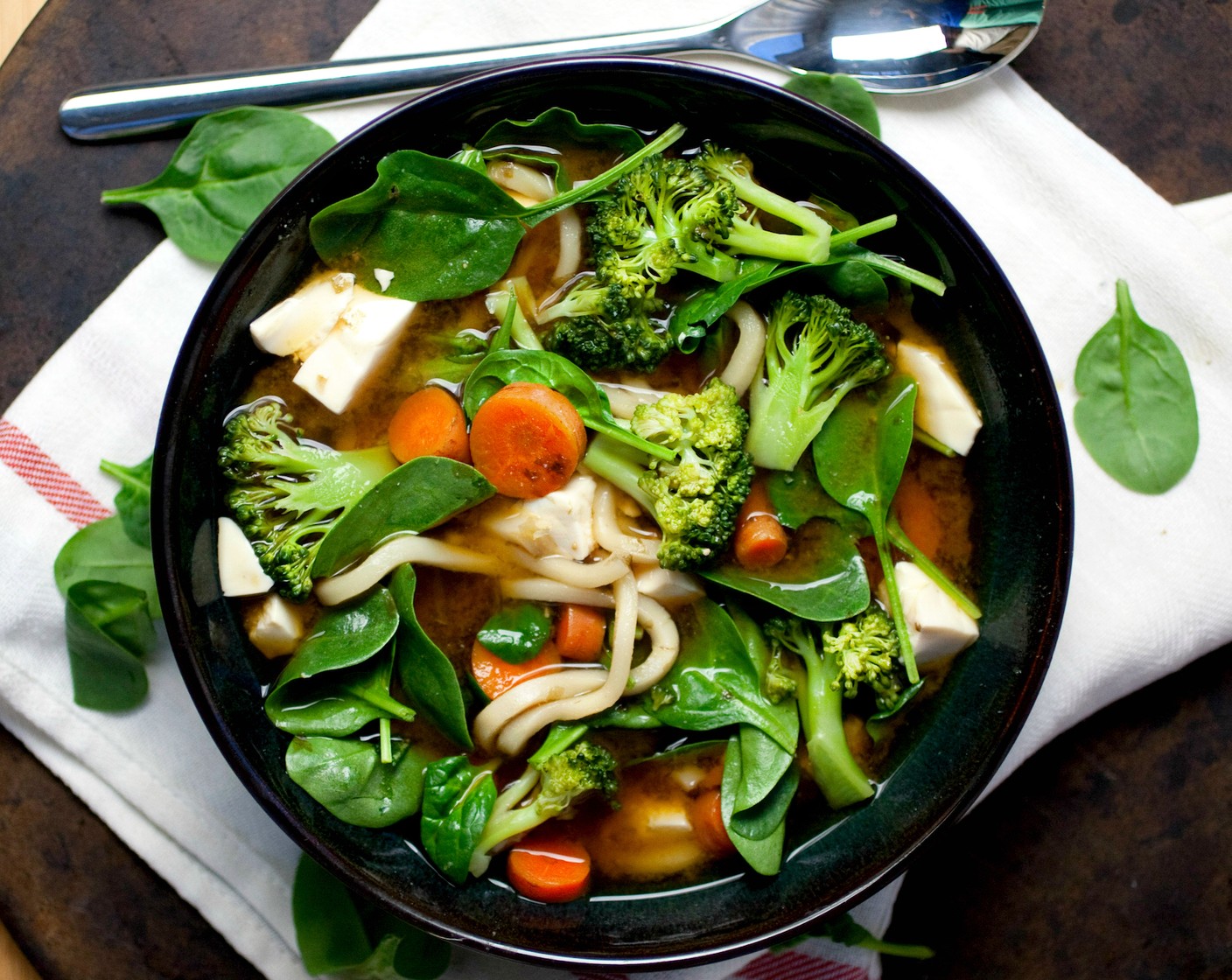 Miso Gemüse Suppe mit Udon Nudeln