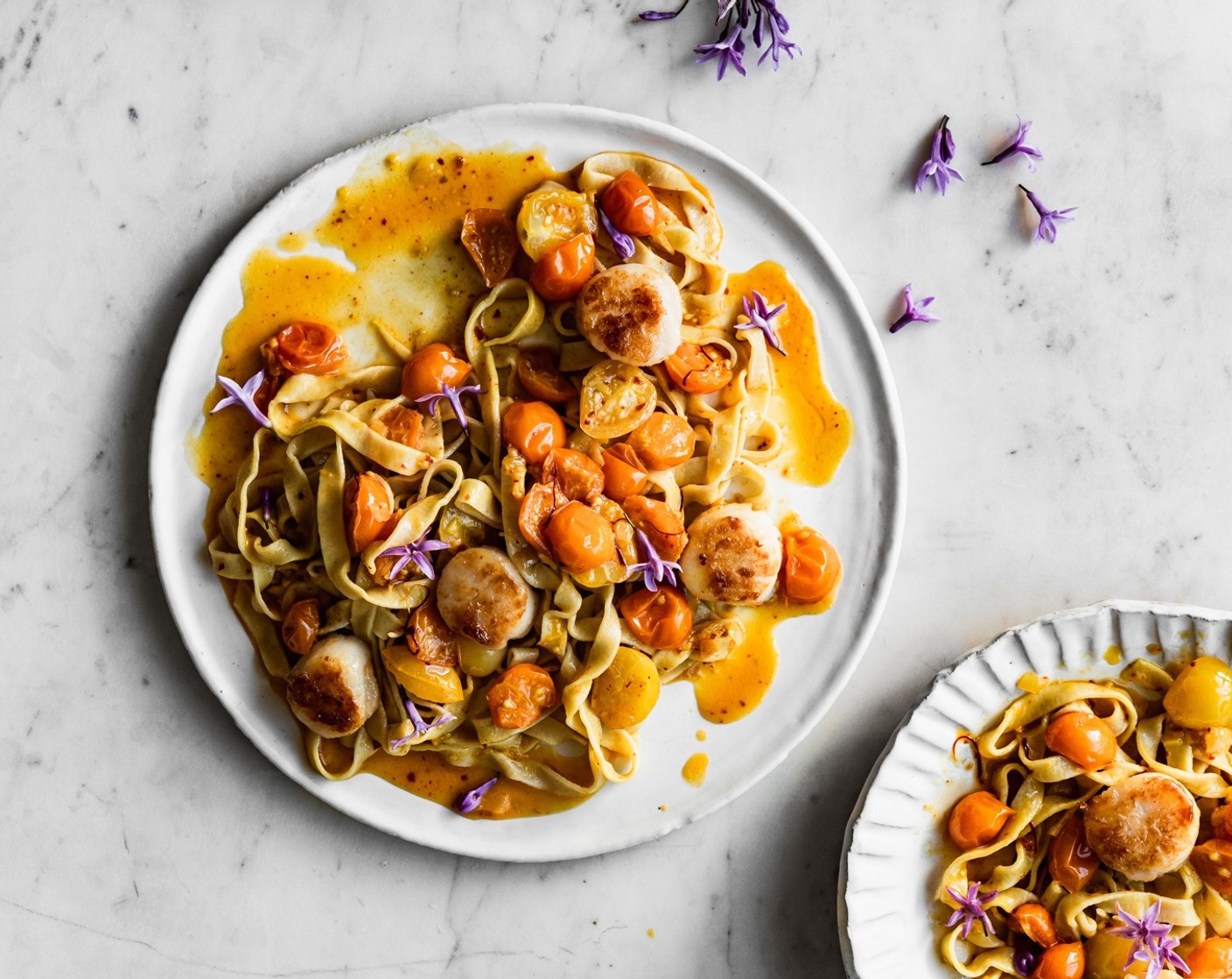 Pasta mit Safran, Chili und gebratenen Jakobsmuscheln