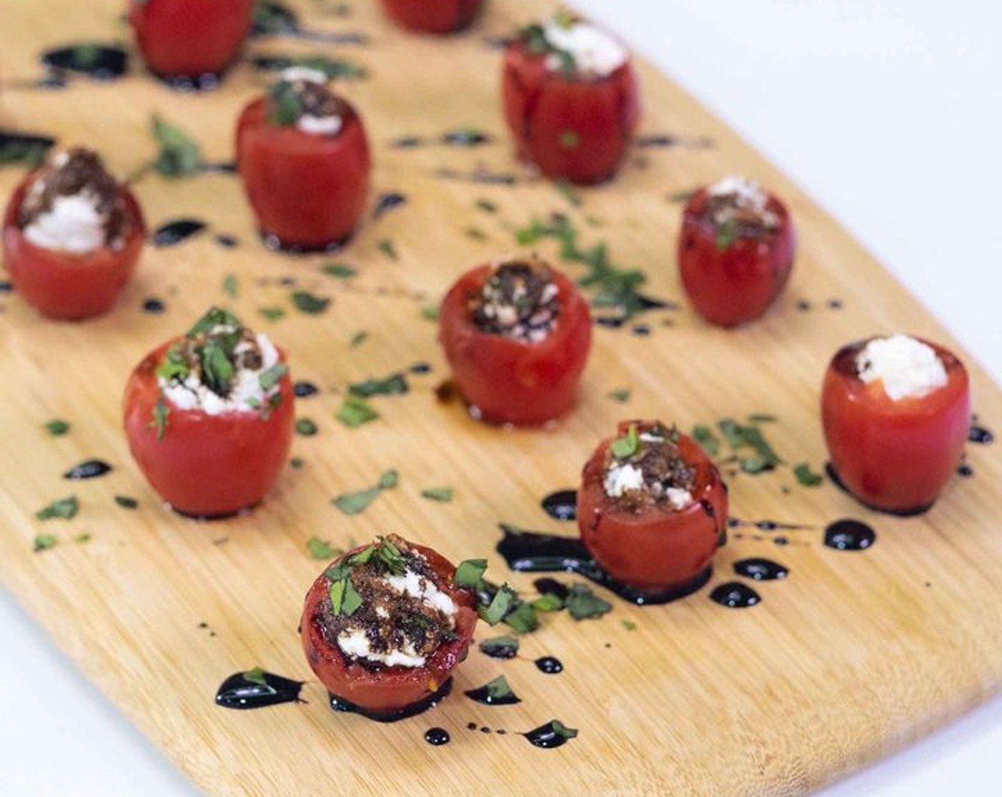 Tomate-Basilikum-Caprese-Häppchen