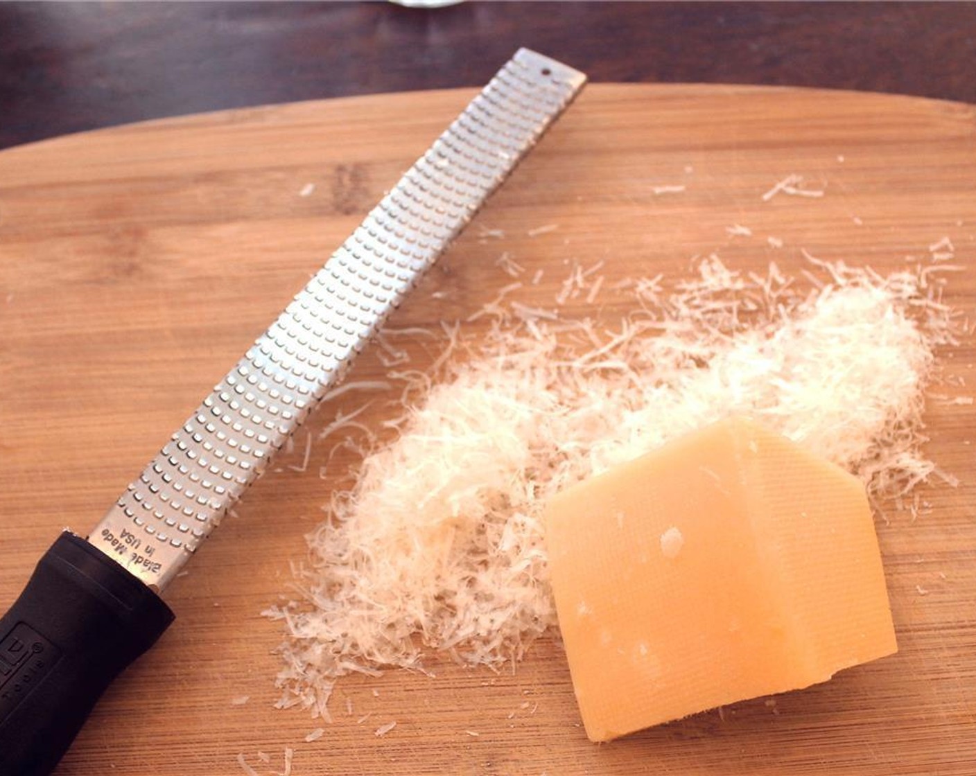 Schritt 2 Parmesan (30 g) reiben und beiseitelegen.