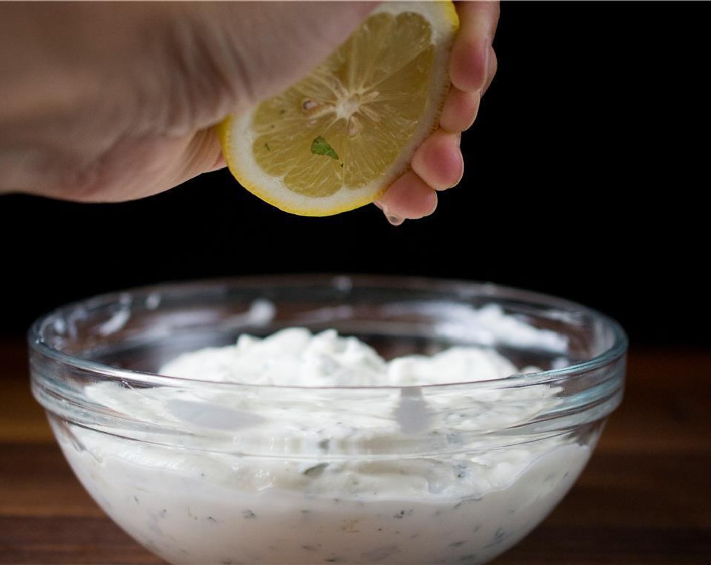 Schritt 5 Zitrone (1/2) über den Joghurt träufeln.