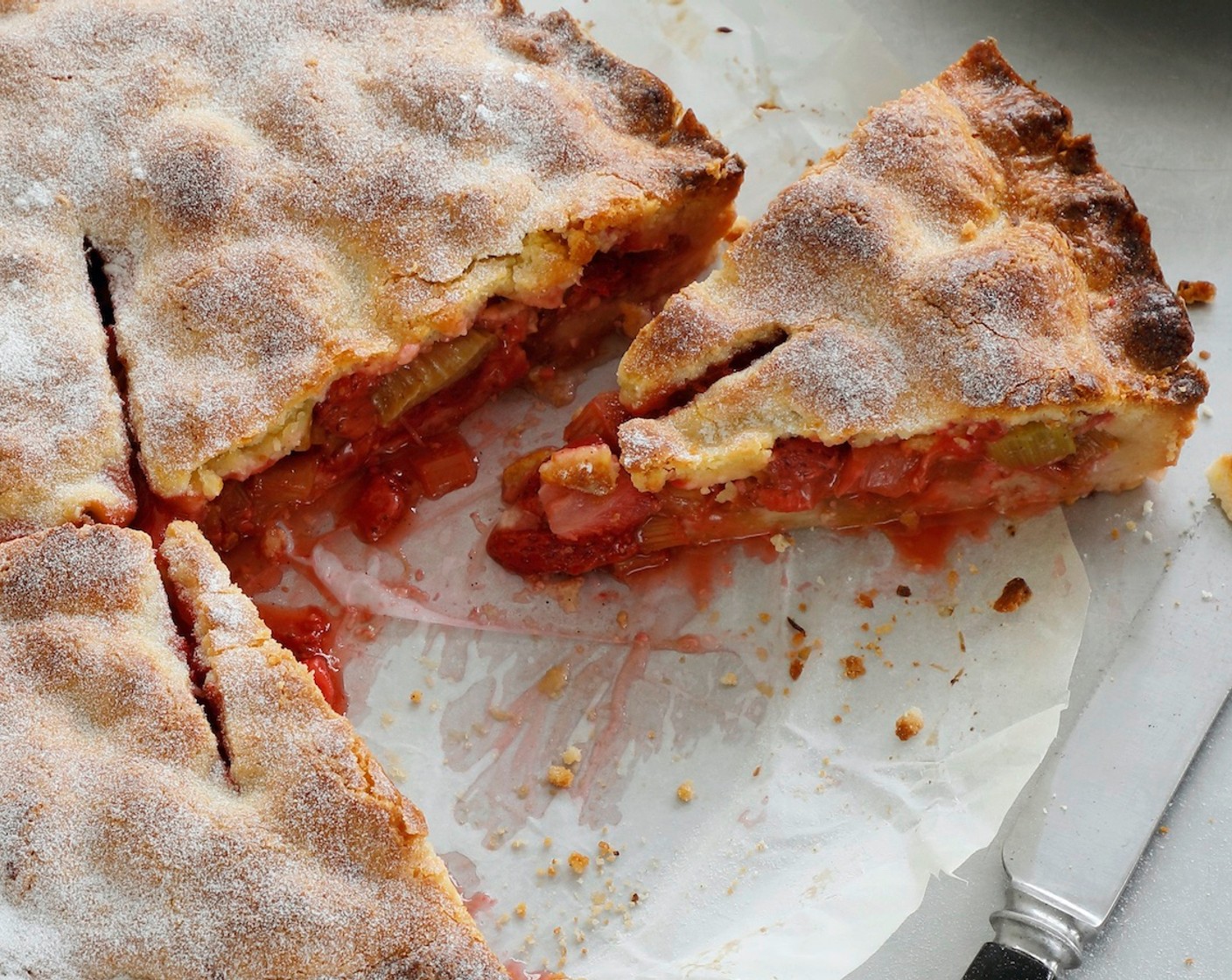 Schritt 9 Den Kuchen aus dem Ofen nehmen und gut auskühlen lassen. Mit Puderzucker (wenig) bestreut servieren.