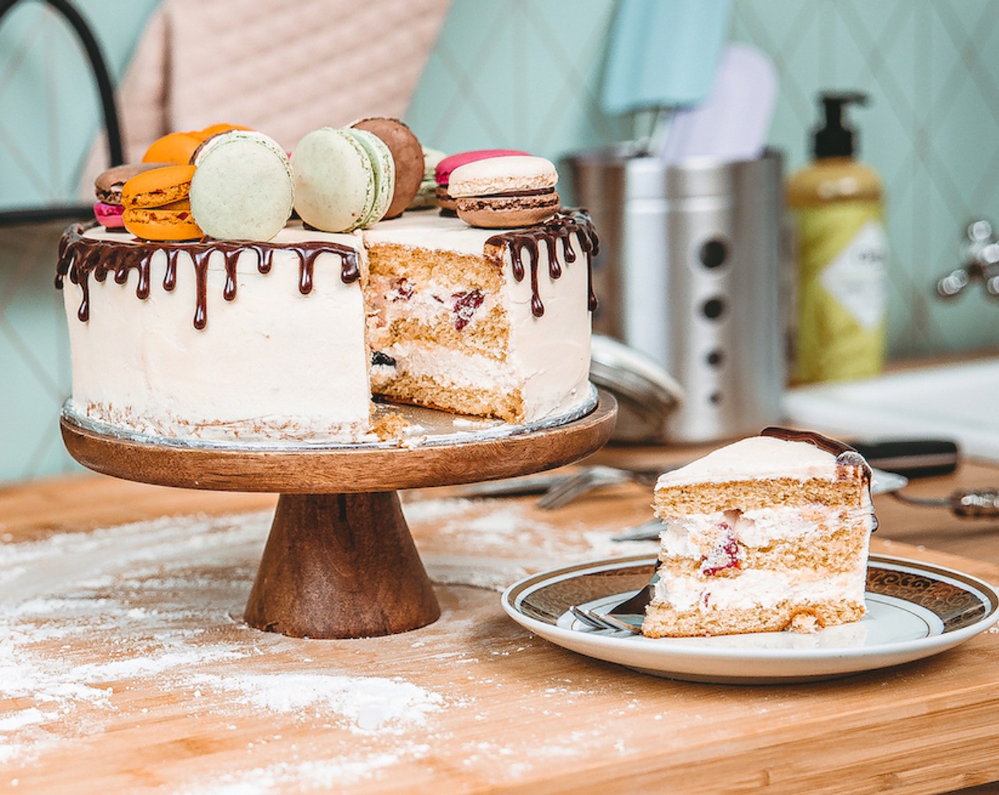 Schritt 16 Zu guter Letzt die Torte mit den Macarons (8) verzieren.