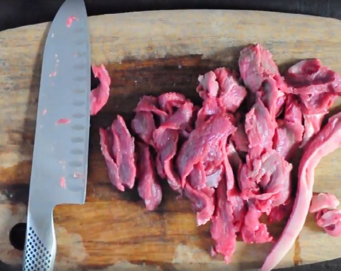 Schritt 1 Fleisch (225 g) für 15 Minuten in den Gefrierschrank legen, dann lässt es sich besser schneiden.