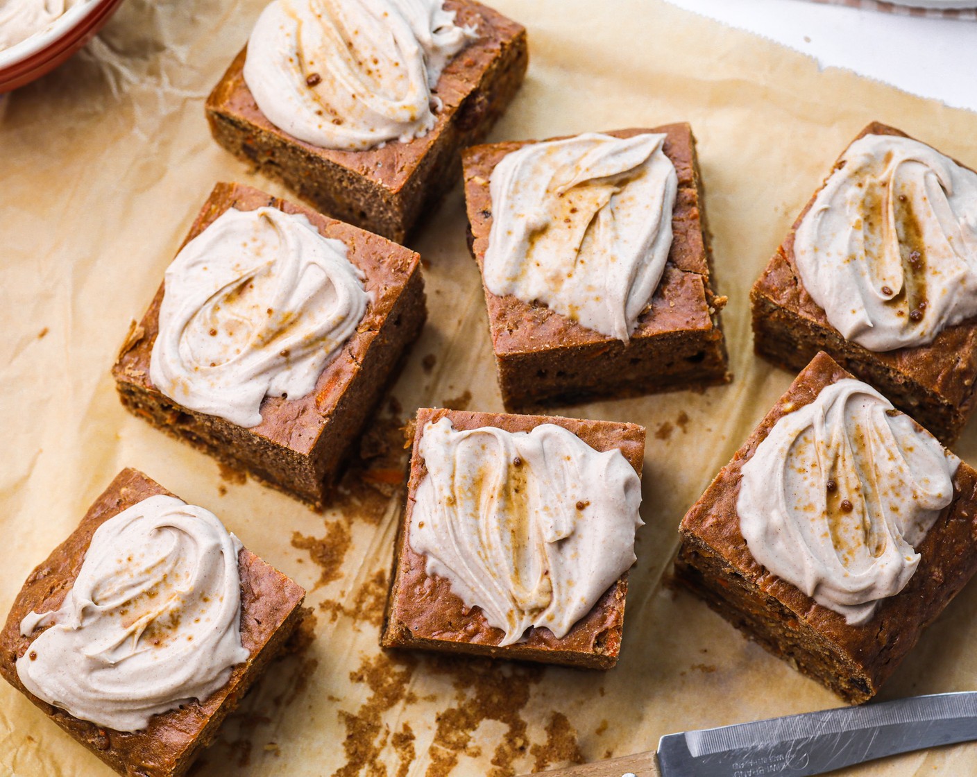 Veganer Rüblikuchen mit Schlagrahm