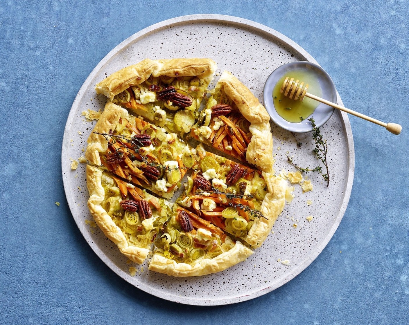 Gemüse-Crostata mit Feta und Nüssen