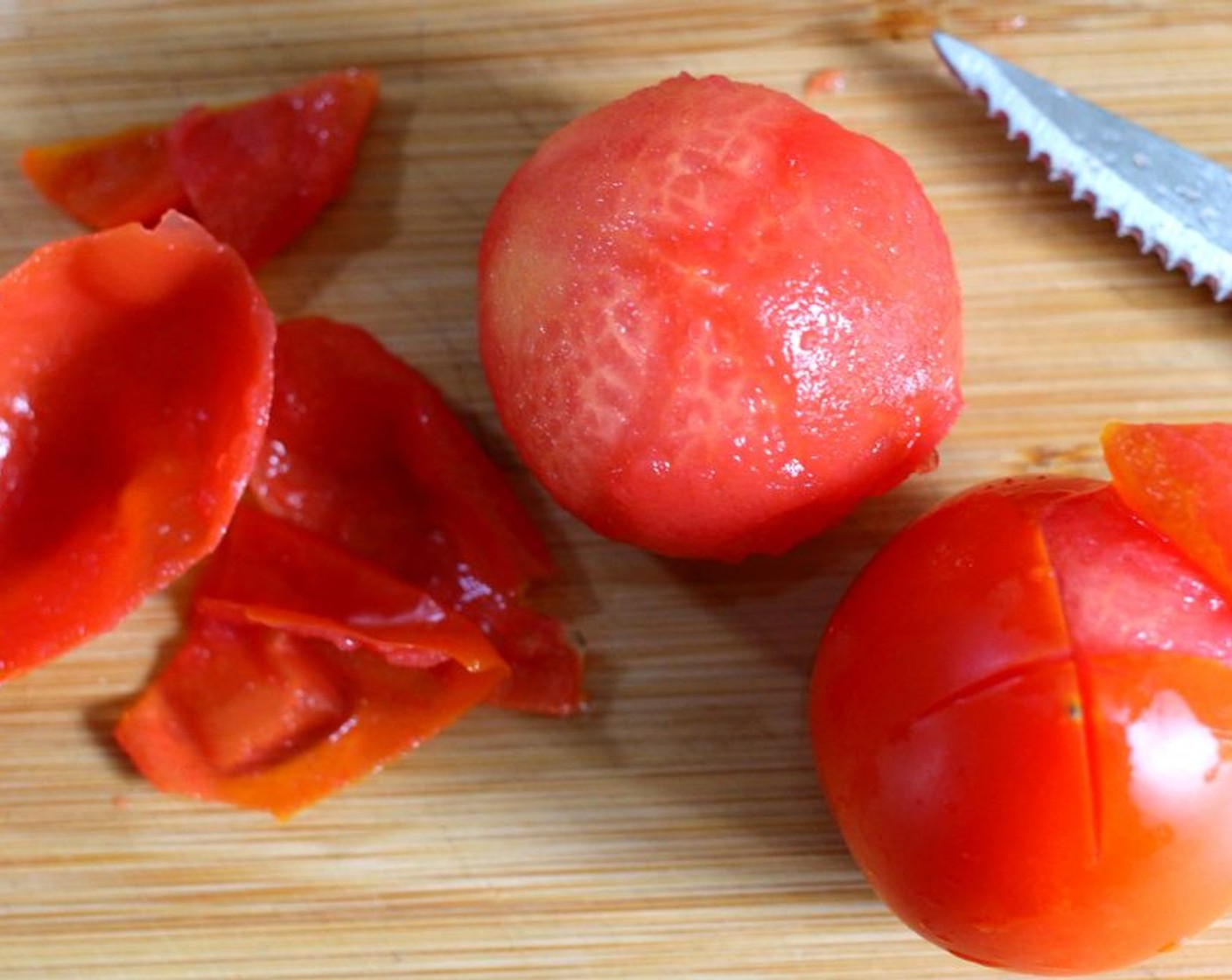 Schritt 4 Dann die Tomaten schälen und in ein Glas zum Marinieren legen.