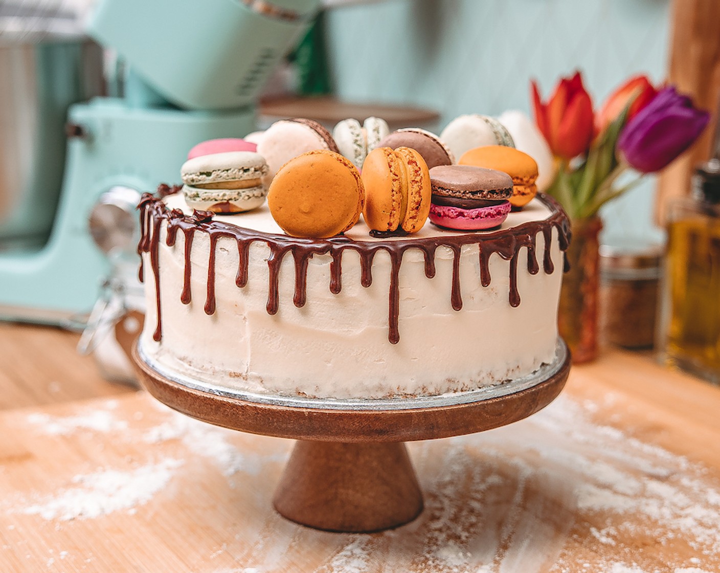 Macarons Drip Cake