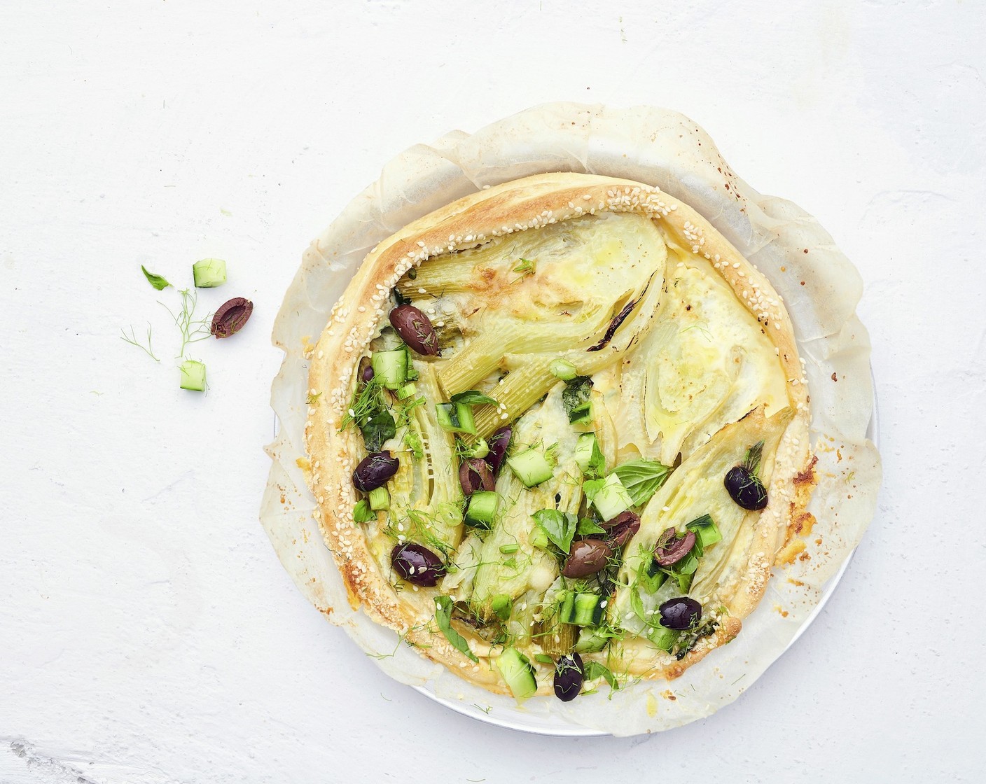 Fenchel-Tarte mit Gurken und Oliven