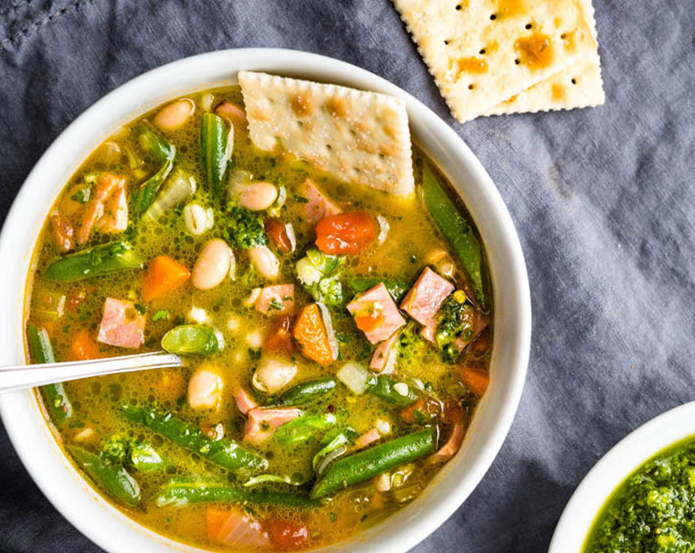 Schinken-Gemüse-Suppe mit Pistou