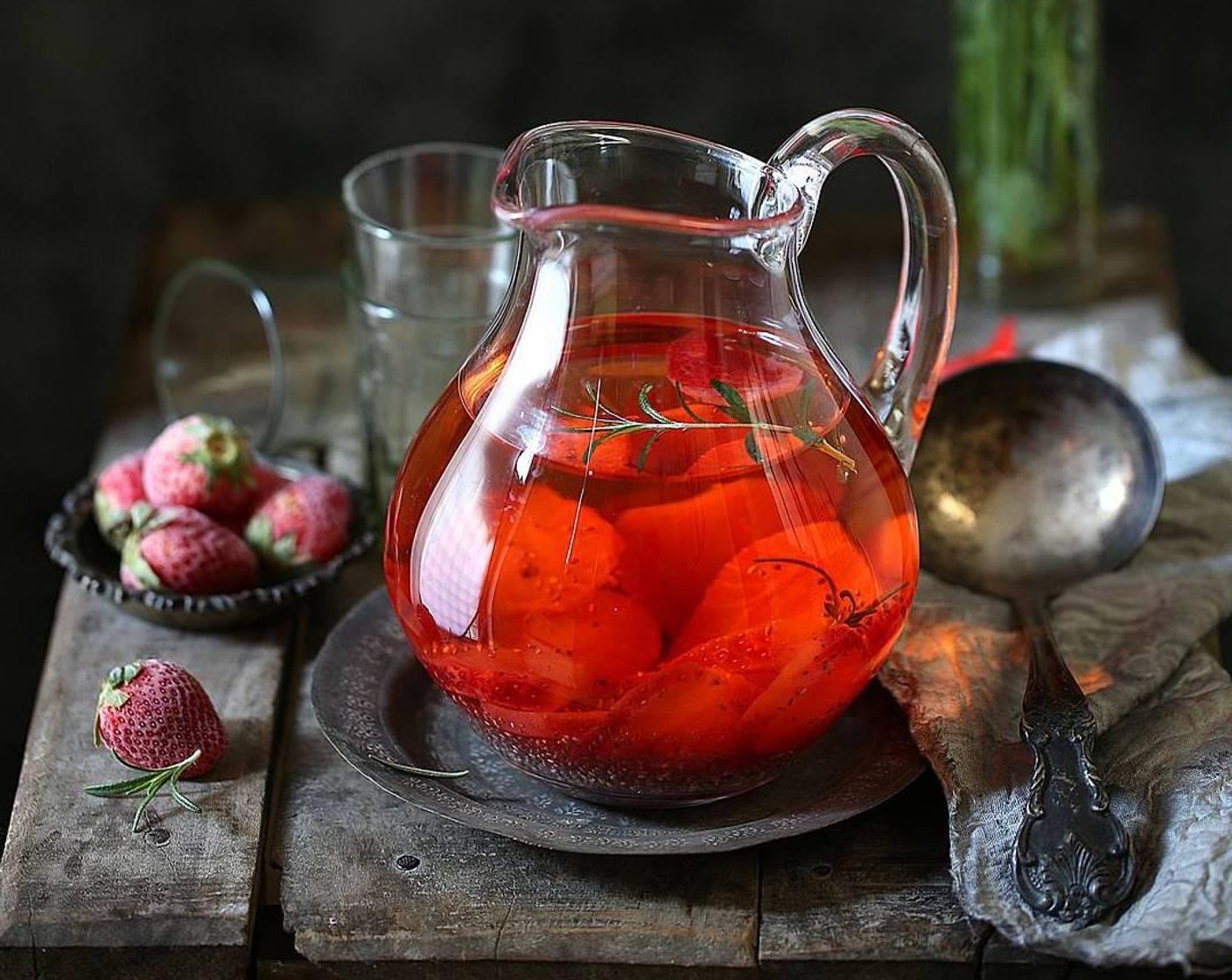 Erdbeer-Wasser mit Chia