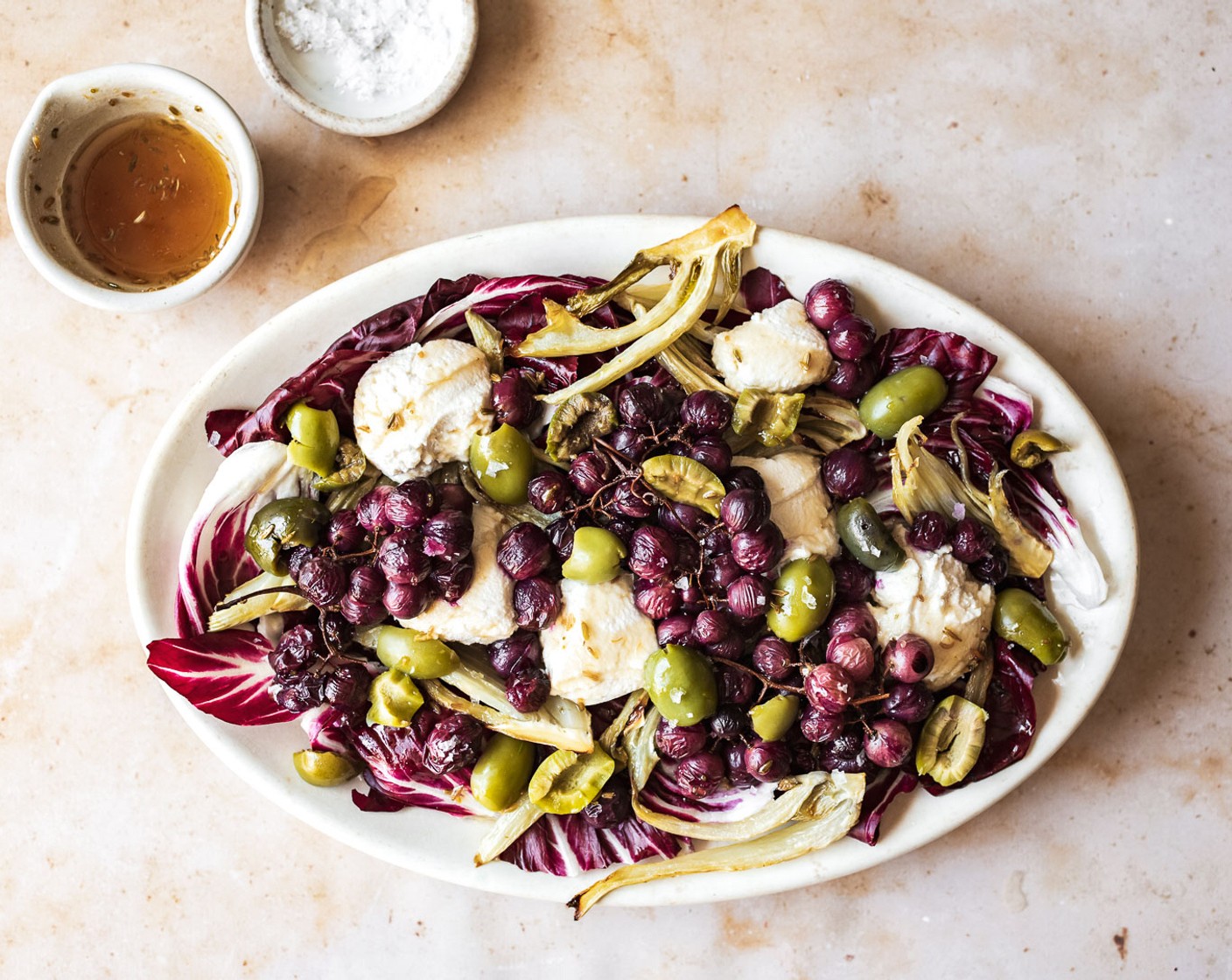 Fenchel und Radicchio Salat mit gebackenen Trauben